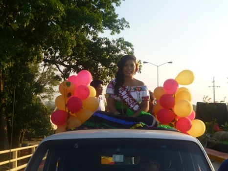 El INSTITUTO TECNOLÓGICO SUPERIOR DE MACUSPANA PARTICIPA EN EL DESFILE DE CARROS ALEGÓRICOS ALUSIVO A LA FLOR DEL CAMPO 2014.