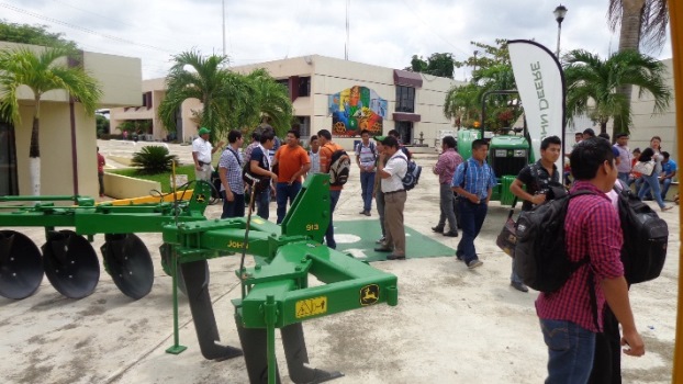 IMPARTE JOHN DEERE LA CONFERENCIA OPORTUNIDADES DE JOHN DEERE PARA LOS PROFESIONISTAS DEL ITSM. Y PRODUCTORES DE LA REGIÓN