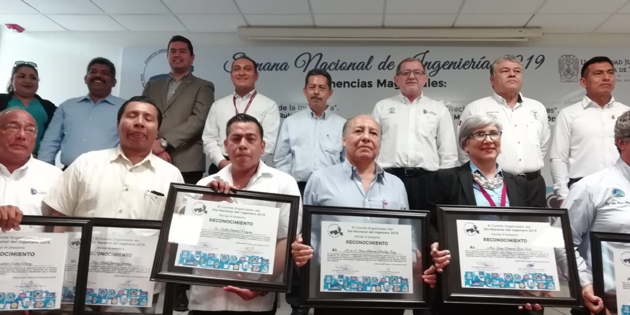 RECIBEN RECONOCIMIENTO ALUMNOS Y DOCENTE DEL ITSM