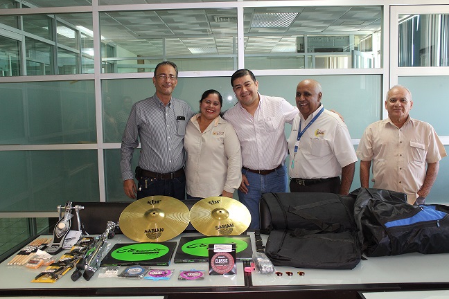 ENTREGA DE MATERIAL PARA LA EXTRAESCOLAR DE MÚSICA
