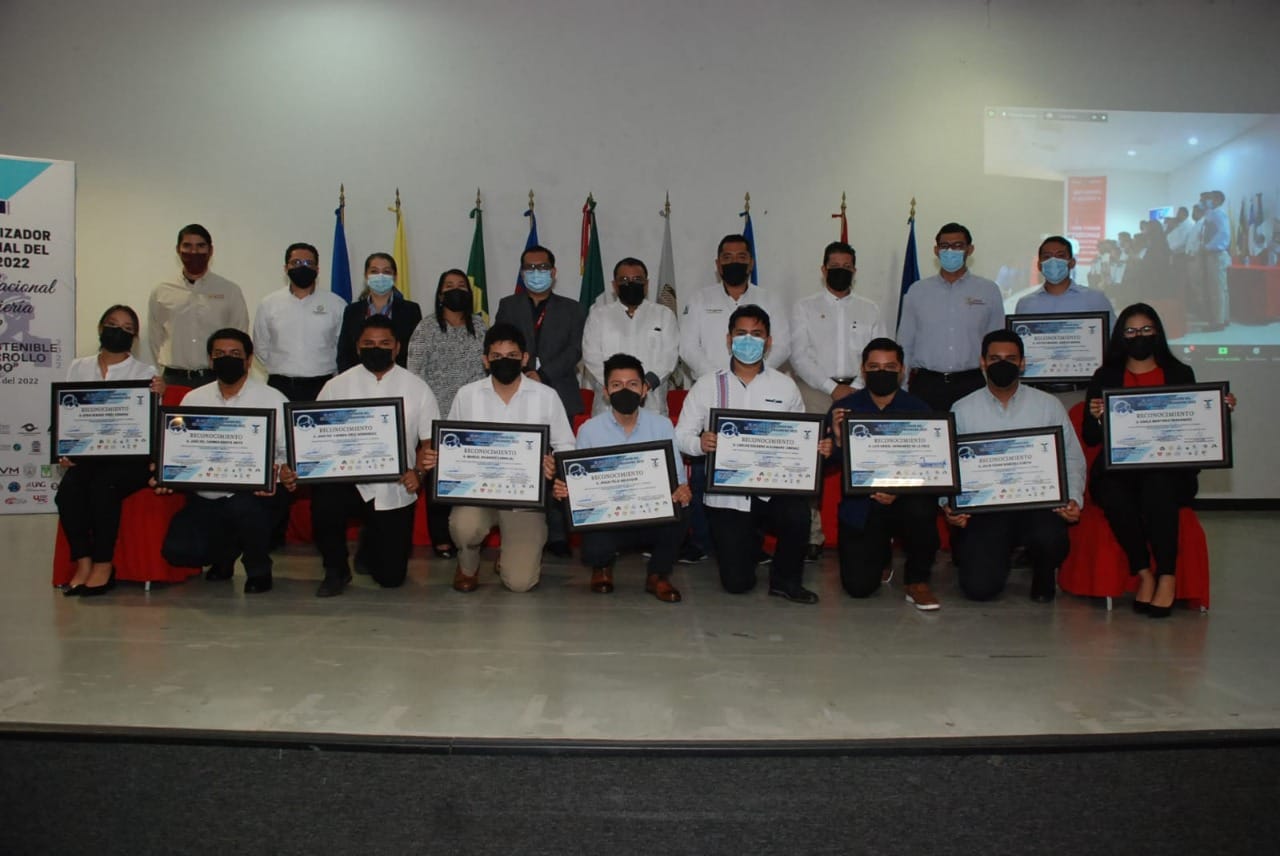 RECIBEN ESTUDIANTES DEL ITSM RECONOCIMIENTO POR SU TRAYECTORIA ACADEMICA.