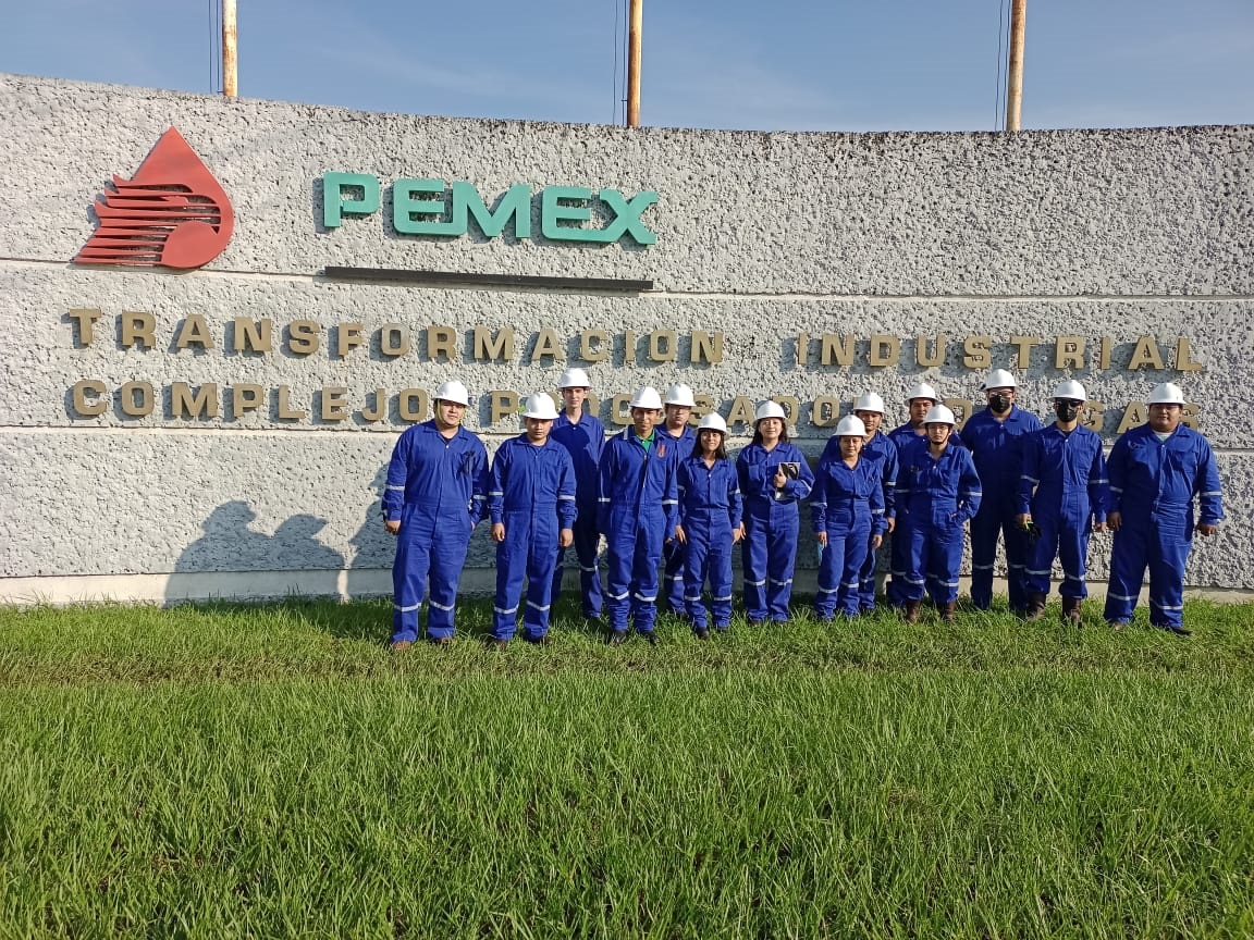 VISITA DE ESTUDIOS DE ESTUDIANTES DE ING. PETROLERA