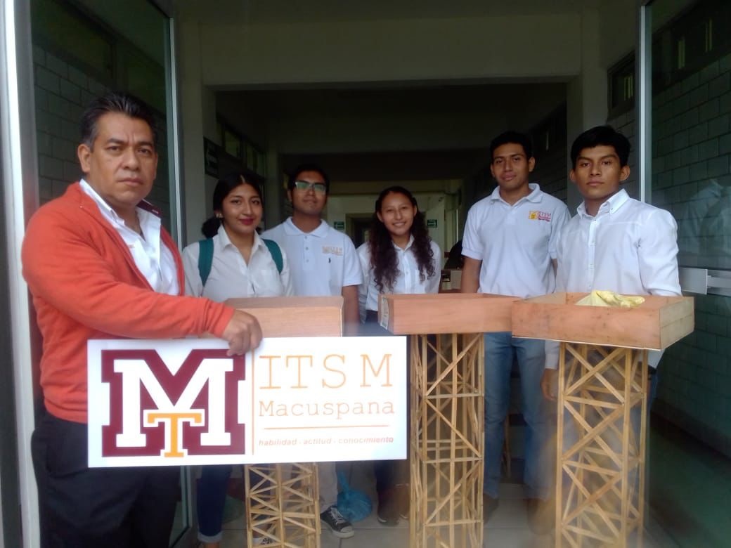 ESTUDIANTES DE ING. CIVIL GANAN 3ER. LUGAR EN EL CONCURSO DE TORRES DE PALITOS DE MADERA.