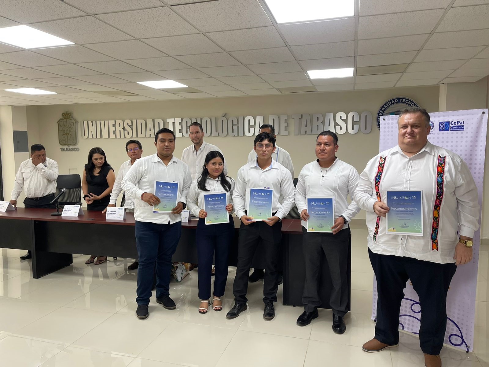ESTUDIANTES DEL ITSM RECIBEN RECONOCIMIENTO DE INVENTORES POR EL CCYTET