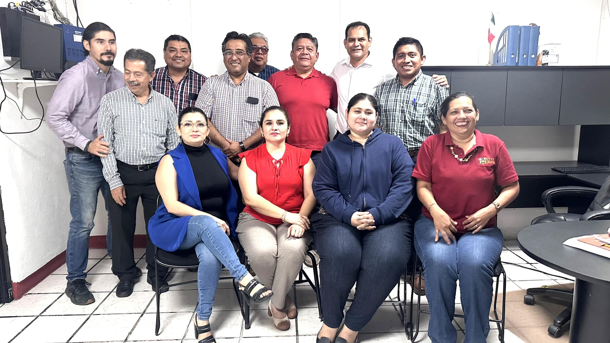 SE REÚNE DIRECTOR DEL INSTITUTO TECNOLÓGICO SUPERIOR DE MACUSPANA CON MAESTROS DOCENTES.