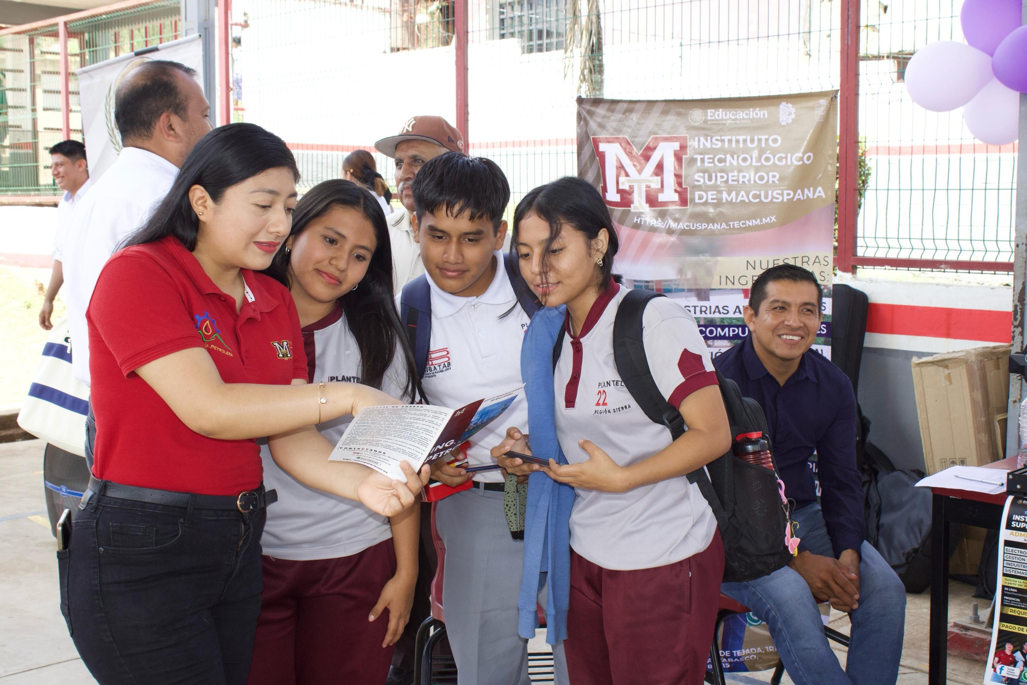 PARTICIPACIÓN FERIA PROFRESIOGRÁFICA COBATAB PLANTEL 22