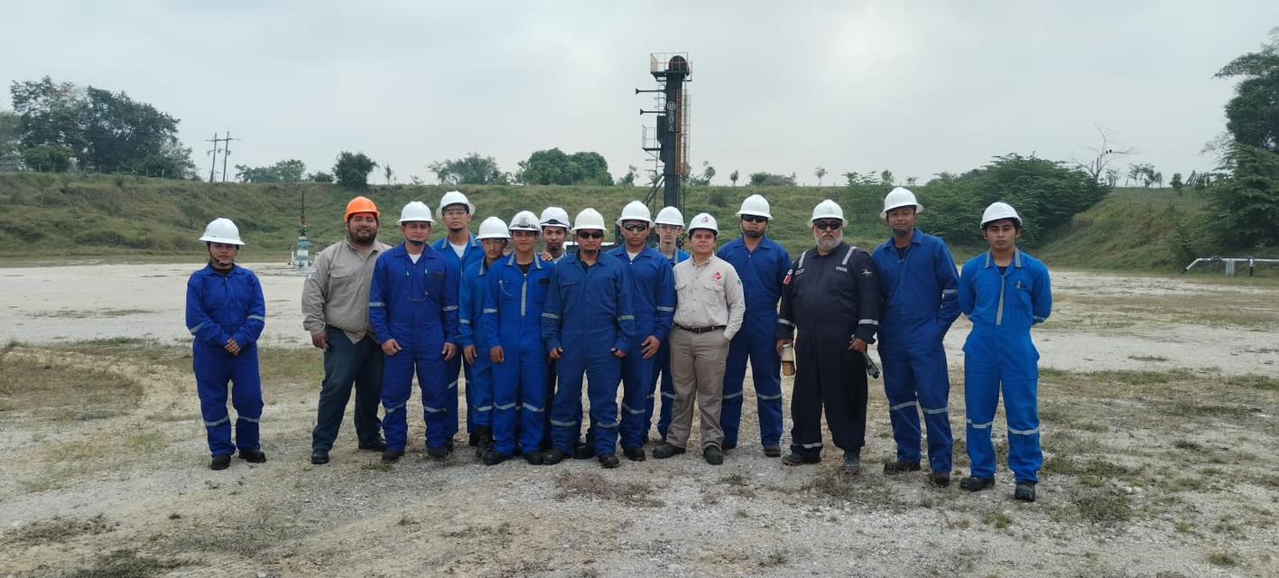 VISITA DE ESTUDIO INGENIERÍA PETROLERA A VISTA ENERGY