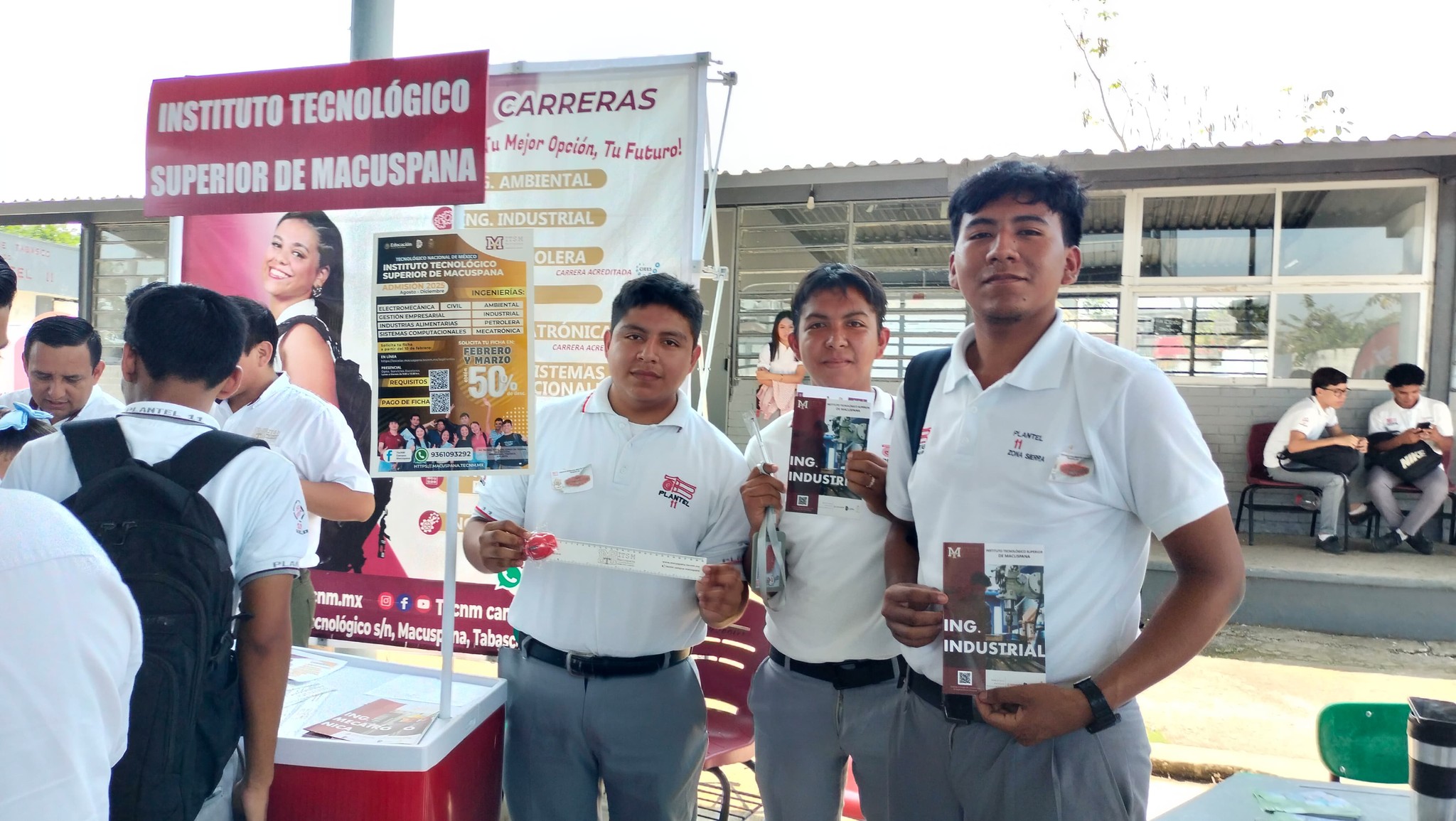 PARTICIPACIÓN FERIA PROFESIOGRÁFICA COBATAB PLANTEL 11