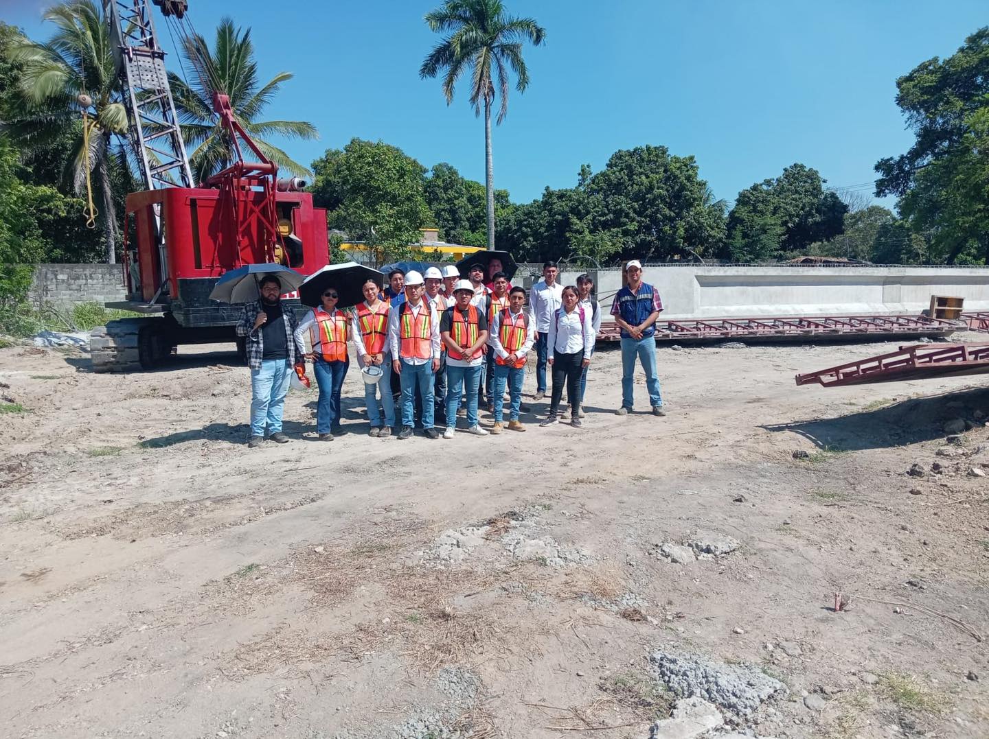 VISITA DE ESTUDIOS DE ALUMNOS DE INGENIERÍA CIVIL A OBRA DE PUENTE GUAPINOL