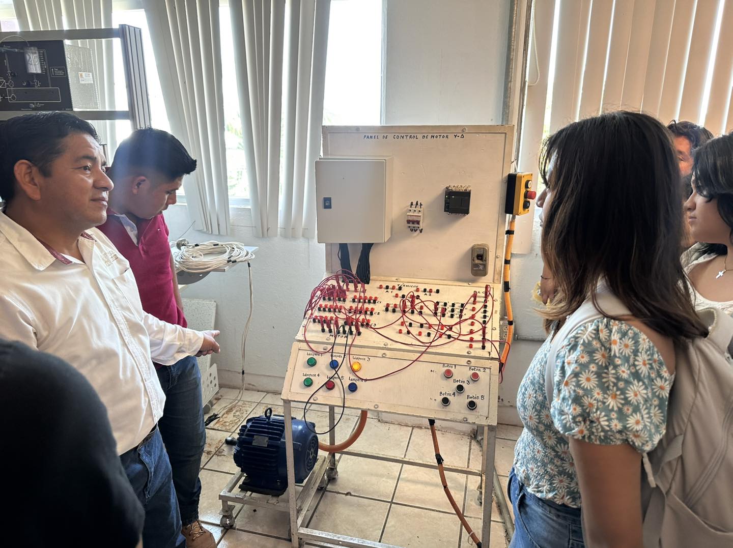 PRÁCTICA DE AUTOMATIZACIÓN Y CONTROLADORES LÓGICOS PROGRAMABLES