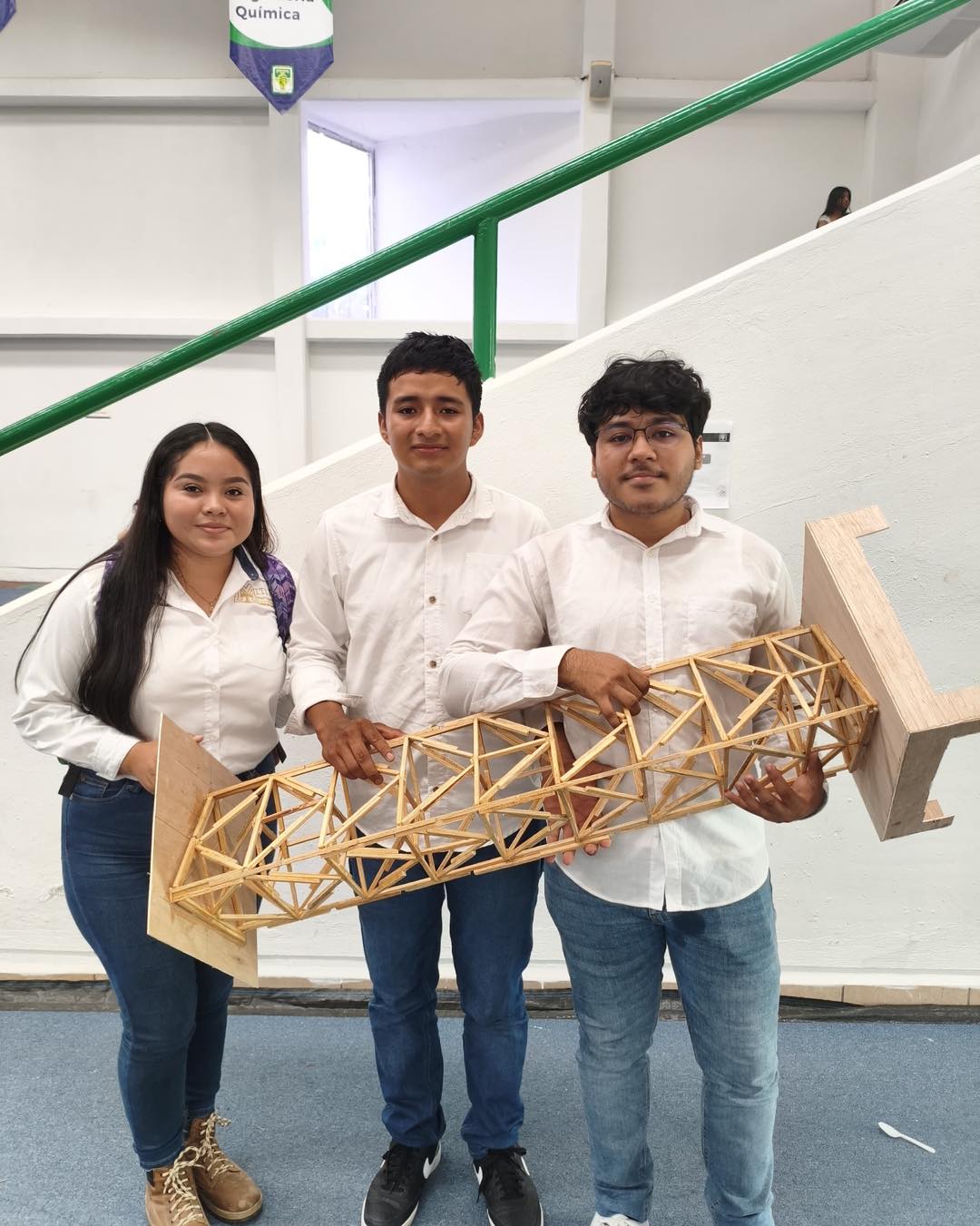 CONCURSO DE TORRES DE PALITOS DE MADERA