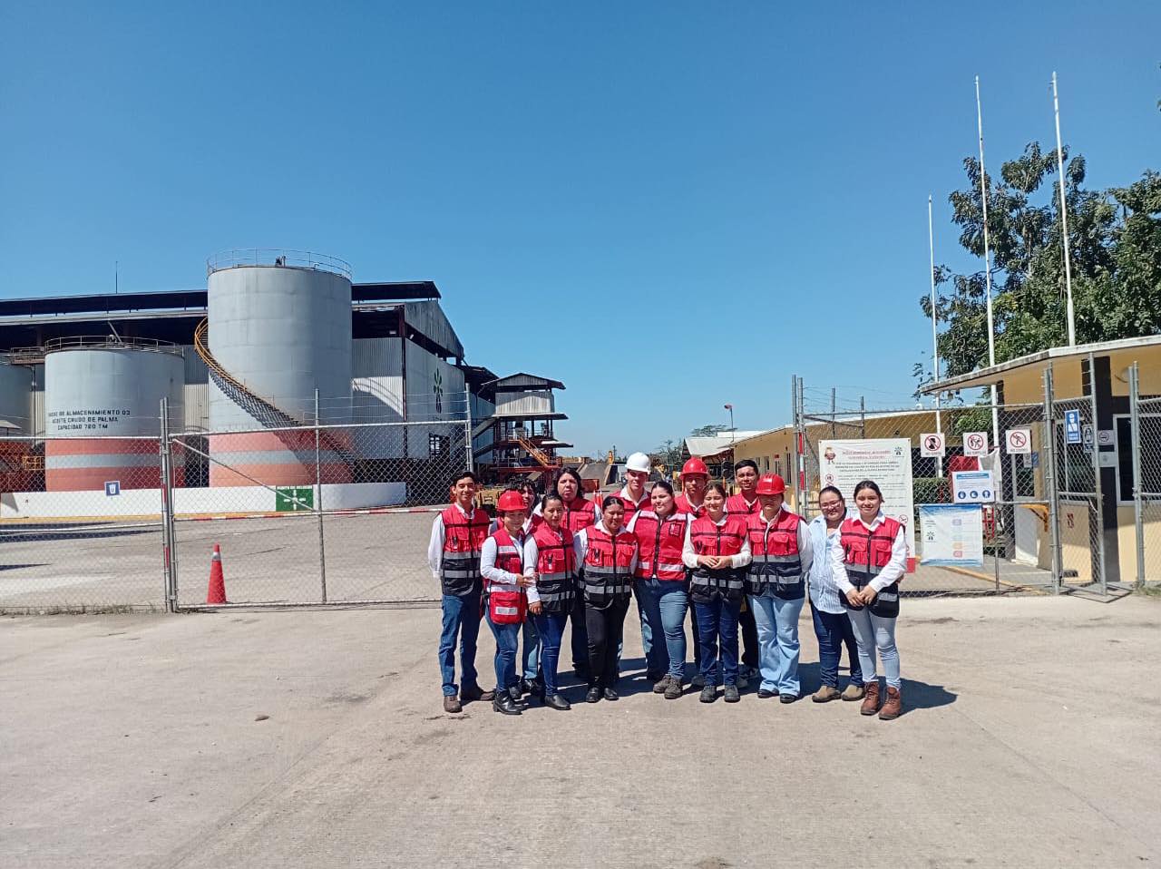 VISITA DE ESTUDIO DE ING. INDUSTRIAL A LA EMPRESA OLEOPALMA
