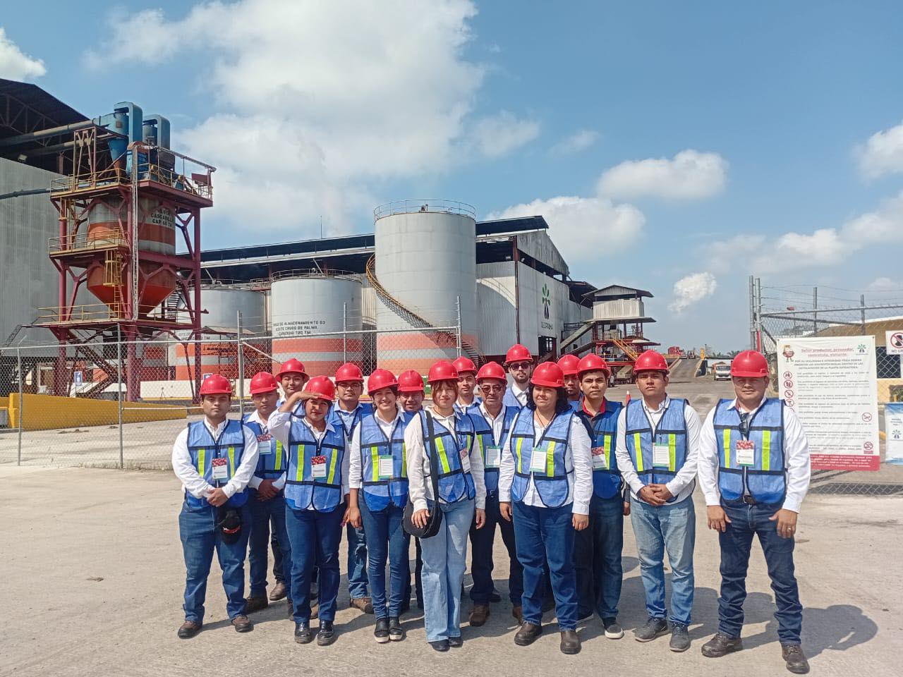 VISITA DE ESTUDIO DE ING. ELECTROMECÁNICA A EMPRESA OLEOPALMA