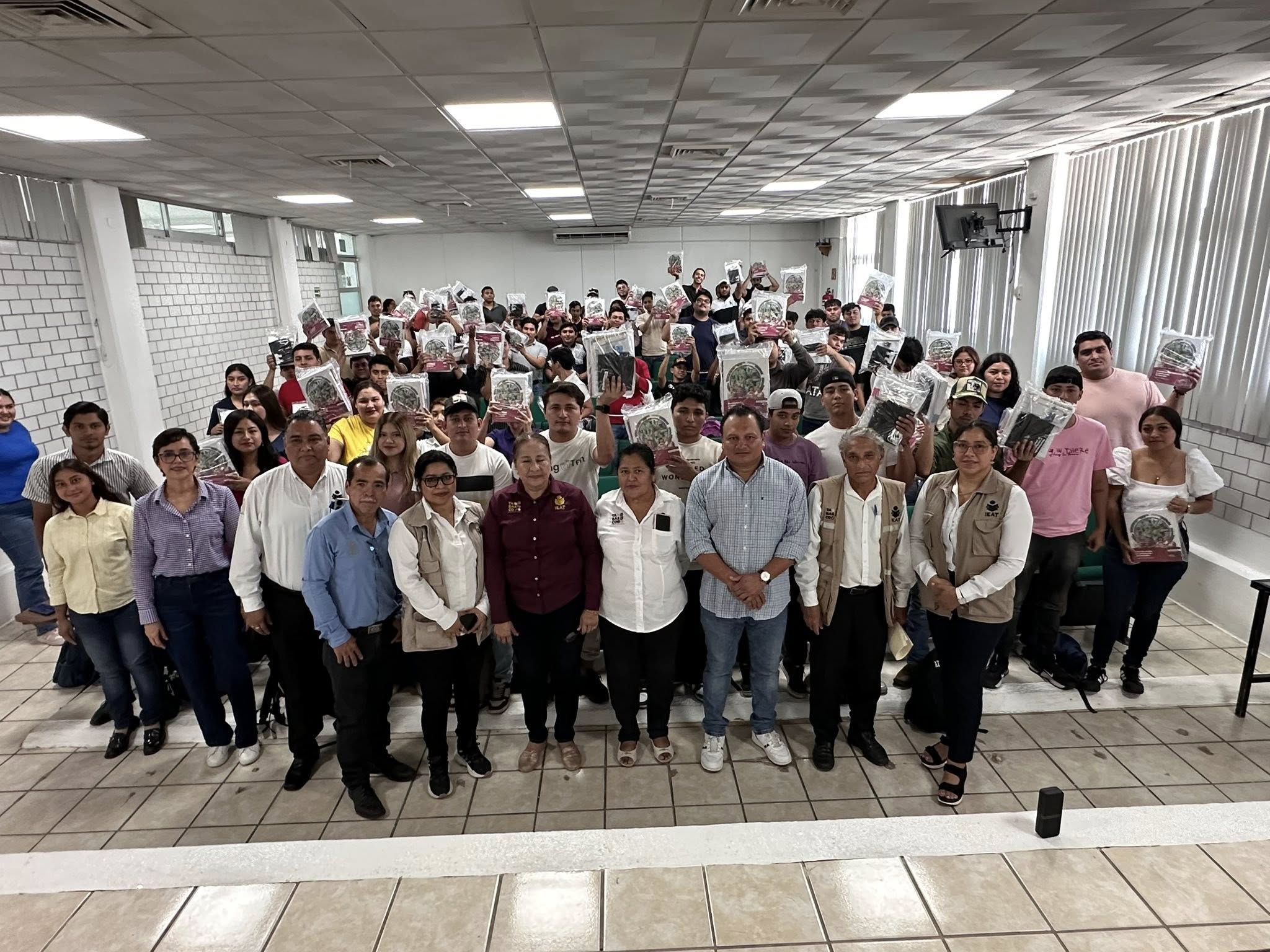 ENTREGA DE MATERIAL EDUCATIVO PARA ALFABETIZACIÓN