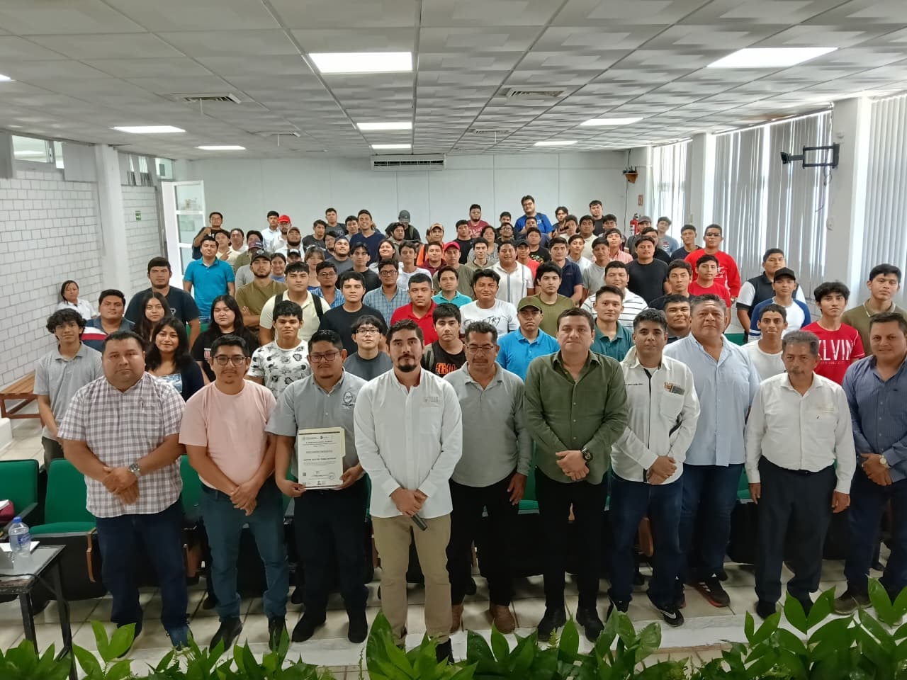 PONENCIA "DISEÑA, SIMULA Y OPTIMIZA: EL IMPACTO DEL CAD/CAE EN LA INGENIERÍA ELECTROMECÁNICA"