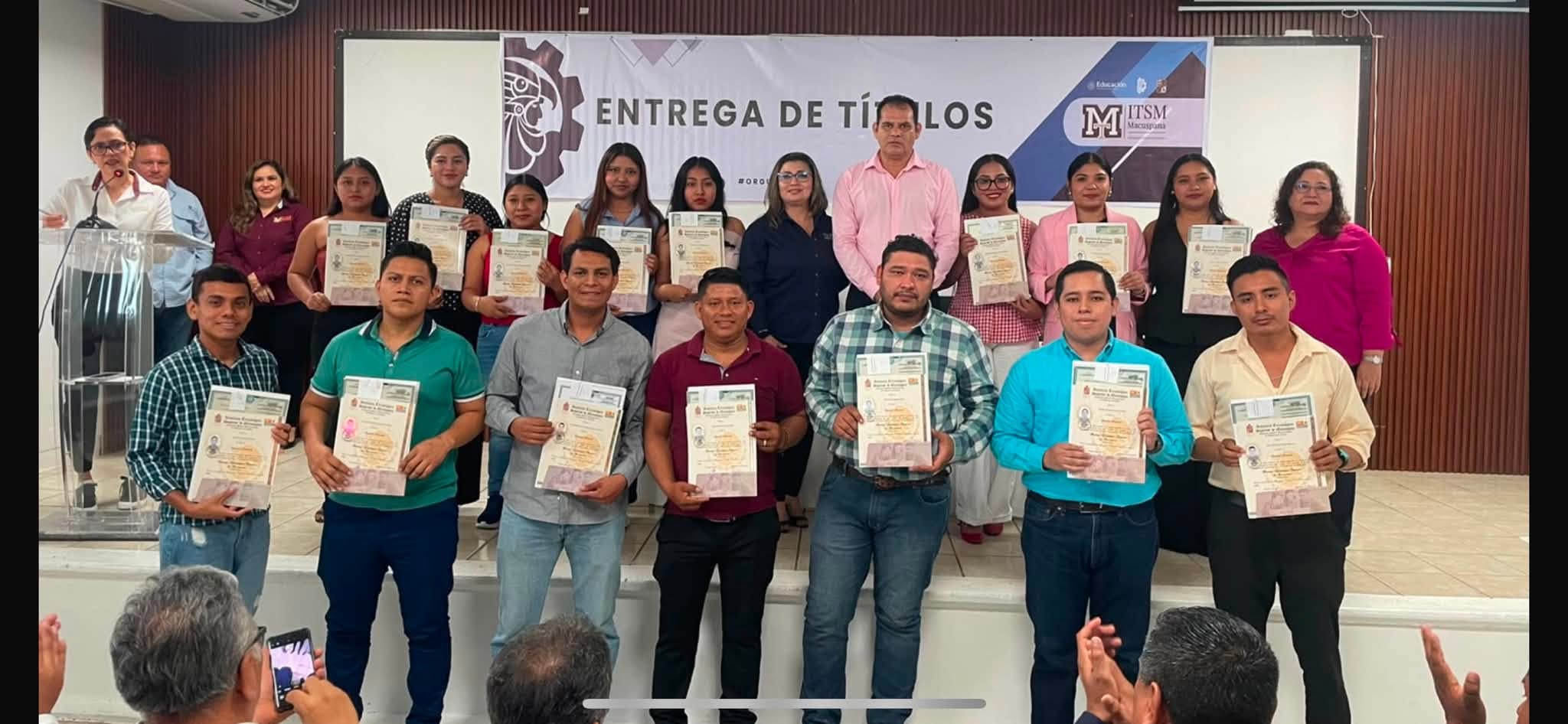 ENTREGA DE TÍTULOS PROFESIONALES